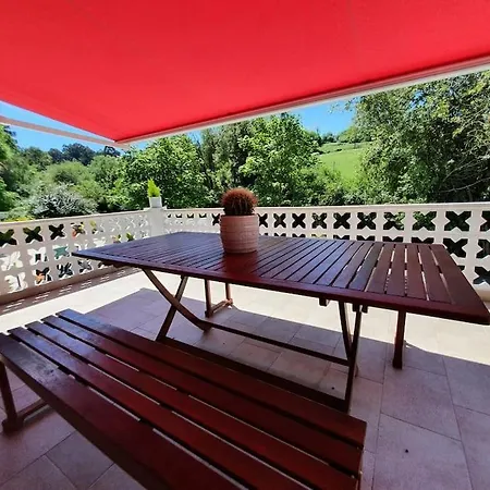 Dreams And Friends On The Coast Of Bilbao. גטסו