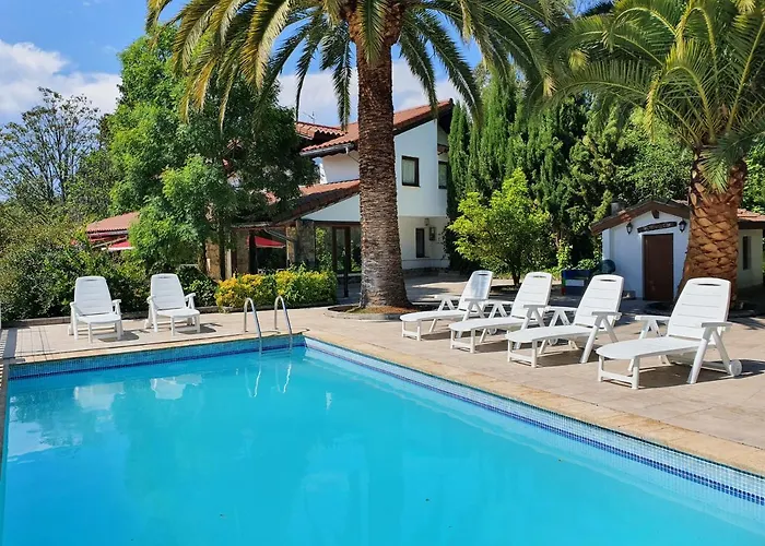 Villa Dreams And Friends On The Coast Of Bilbao. Getxo