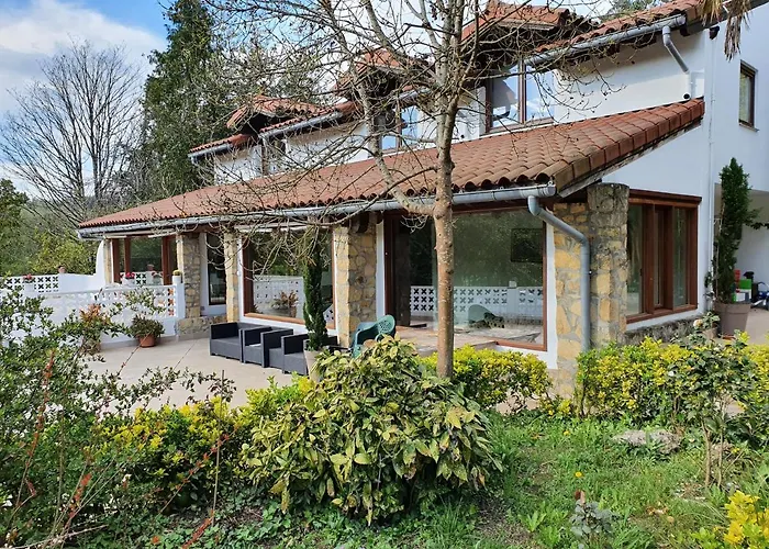 Dreams And Friends On The Coast Of Bilbao. Villa Getxo