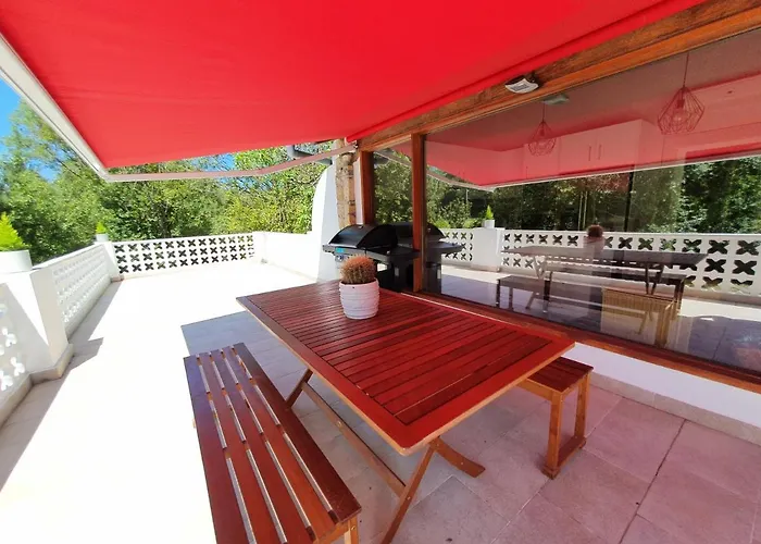 Dreams And Friends On The Coast Of Bilbao. Villa