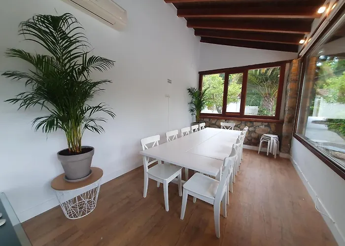 Villa Dreams And Friends On The Coast Of Bilbao. *