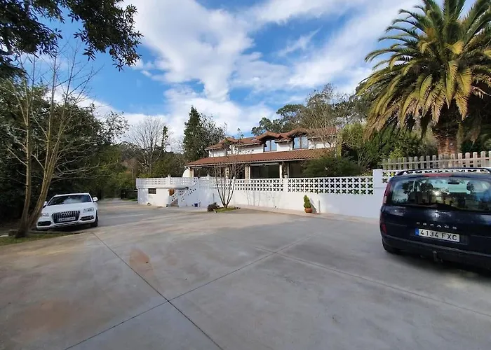 Villa Dreams And Friends On The Coast Of Bilbao.