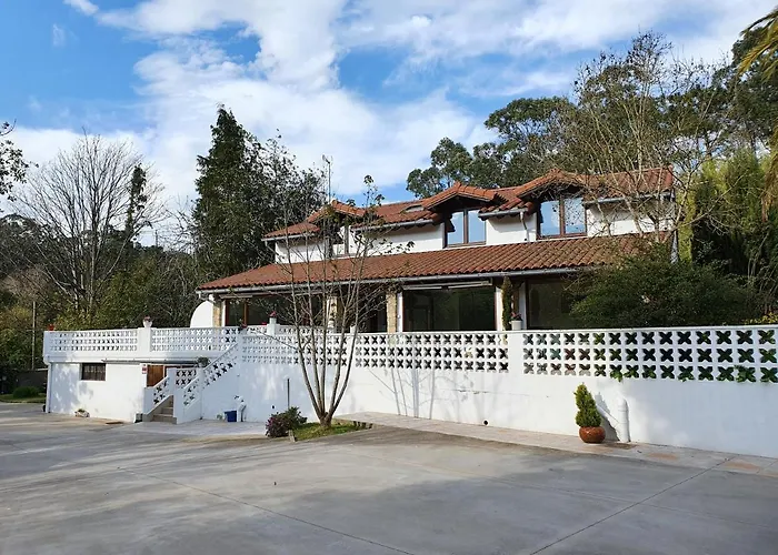 Villa Dreams And Friends On The Coast Of Bilbao.