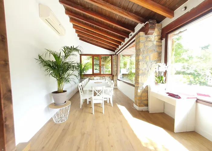 Dreams And Friends On The Coast Of Bilbao. Villa Getxo