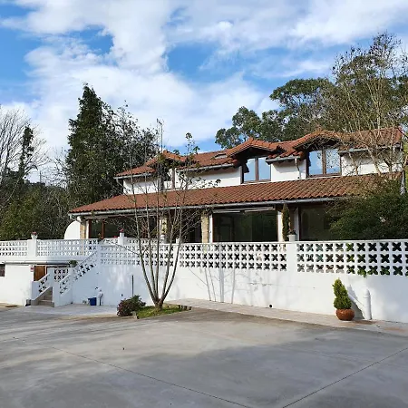 Villa Dreams And Friends On The Coast Of Bilbao.