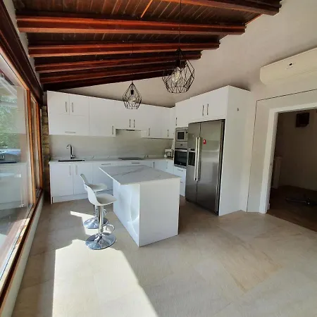 Dreams And Friends On The Coast Of Bilbao. Villa Guecho